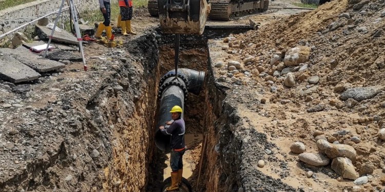 Se realiza instalación de anillo periférico de agua potable, en Pasaje