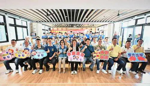 彰化縣長王惠美4月10日上午於員林國中親自嘉勉14名入選