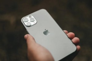 Passkeys on iPhone and Mac: How to Switch Safely