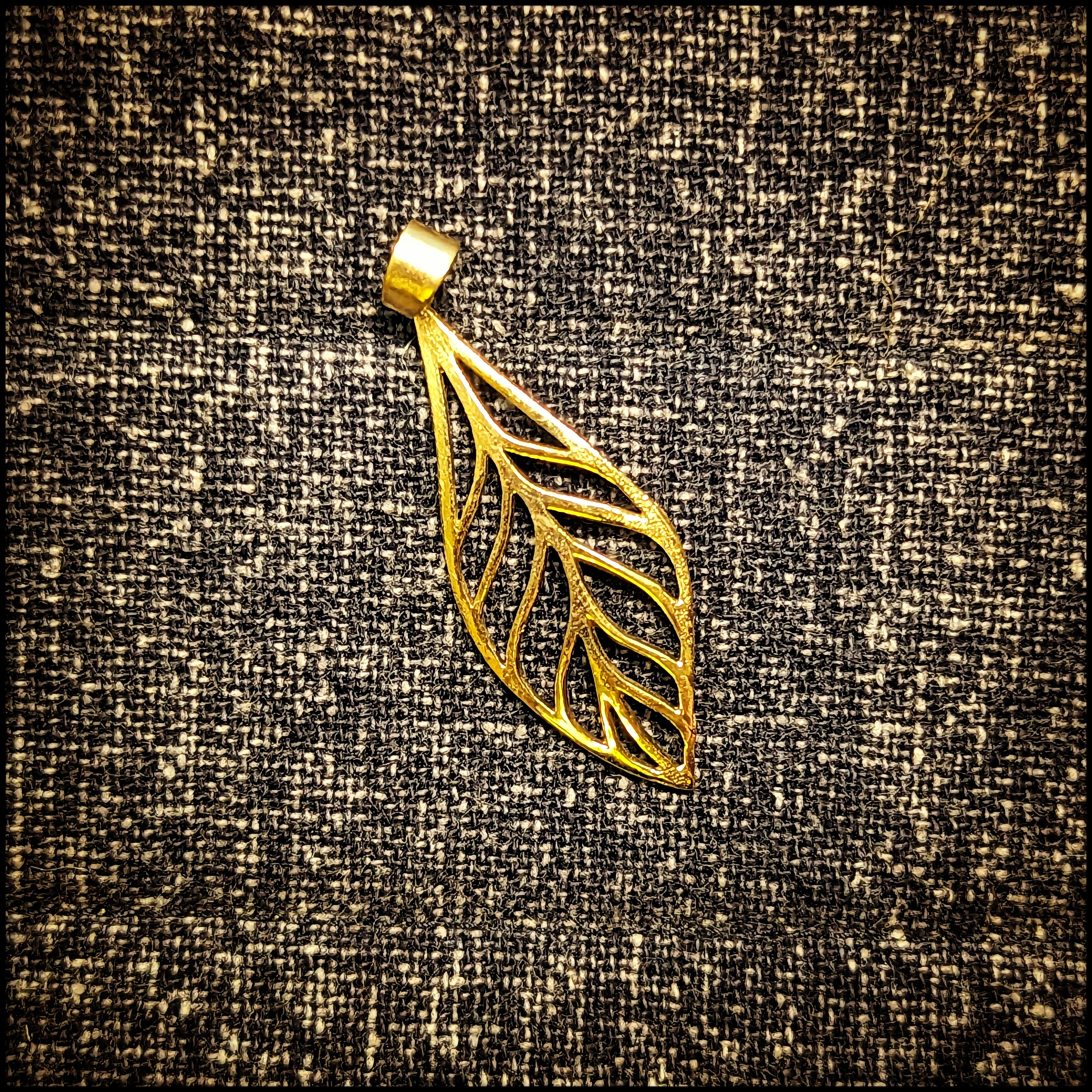 Brass Pendant Leaf