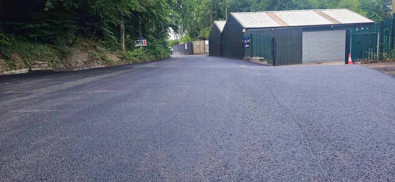 Entrance lane with MTS sign