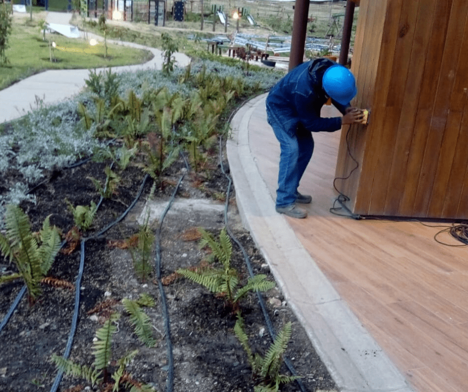 Mantenimiento de madera pino amarillo para una fachada exterior