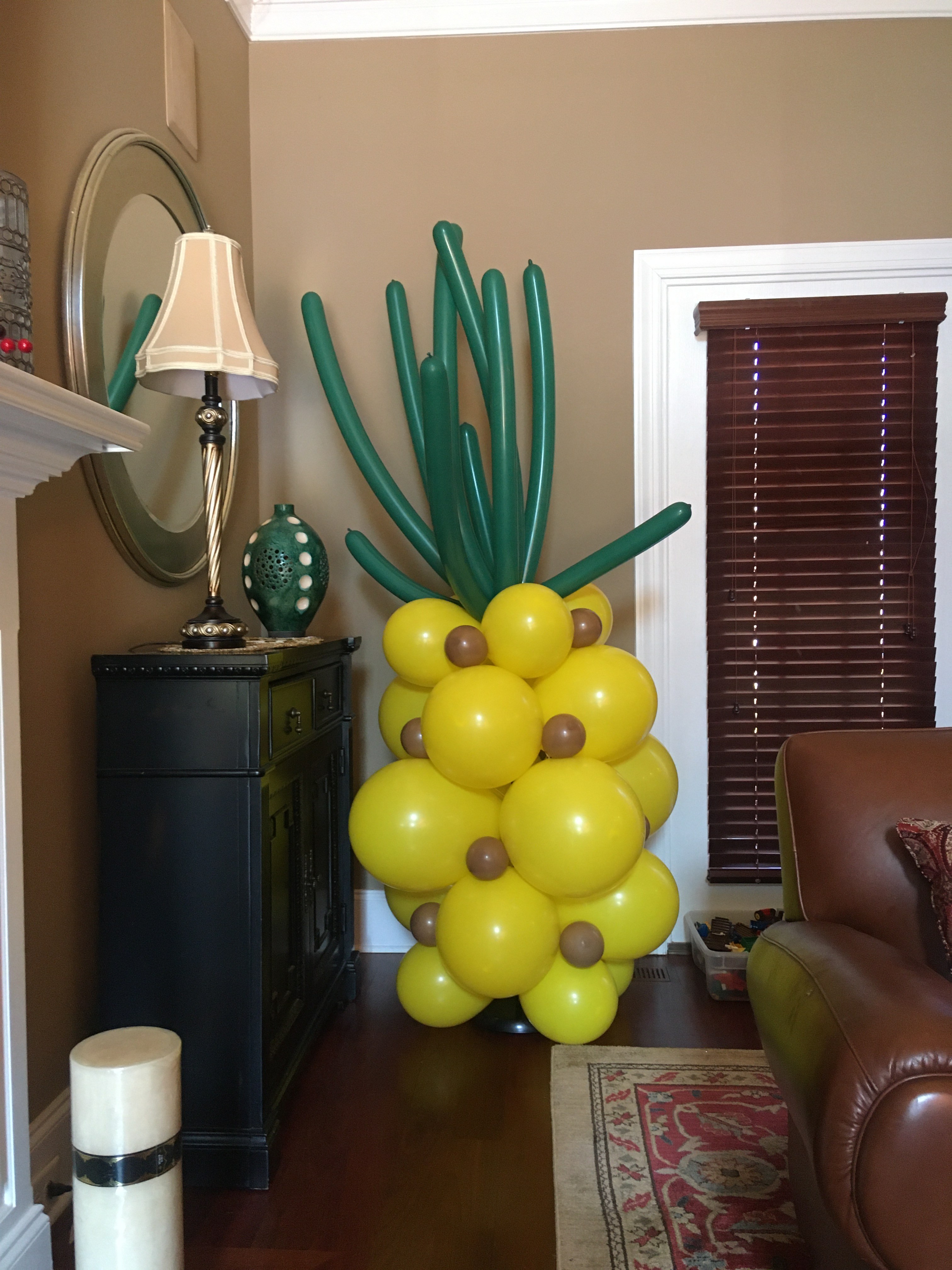 balloon pineapple sculpture