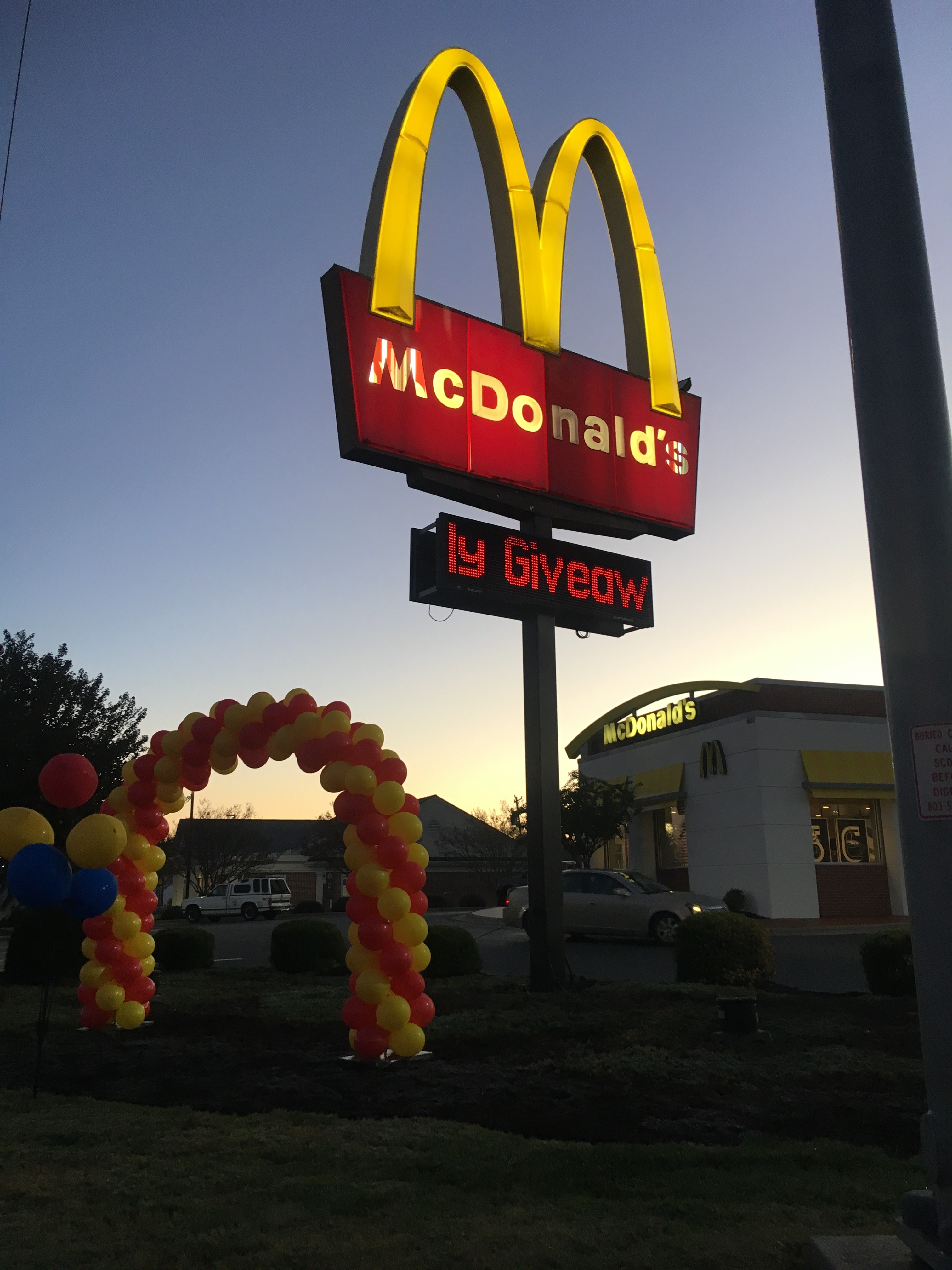 mcdonalds balloon arch
