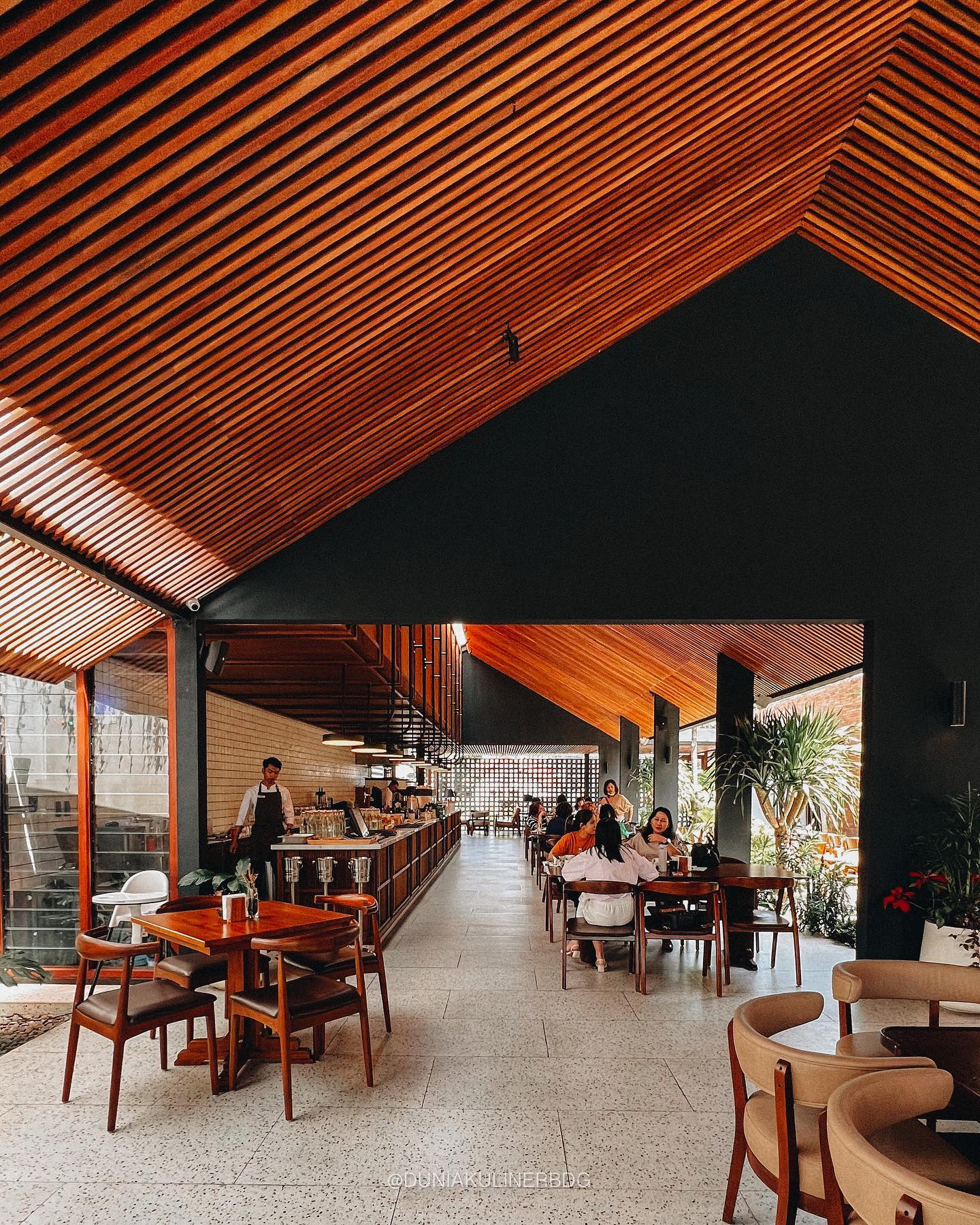 Foto & Harga Menu FELLA Resto Bandung Terbaru - Madhang