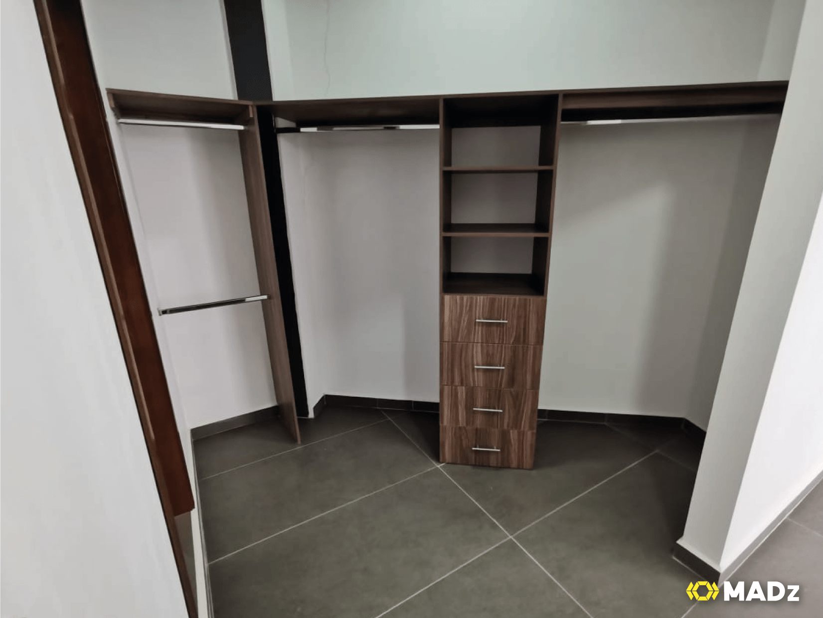 Closet-04