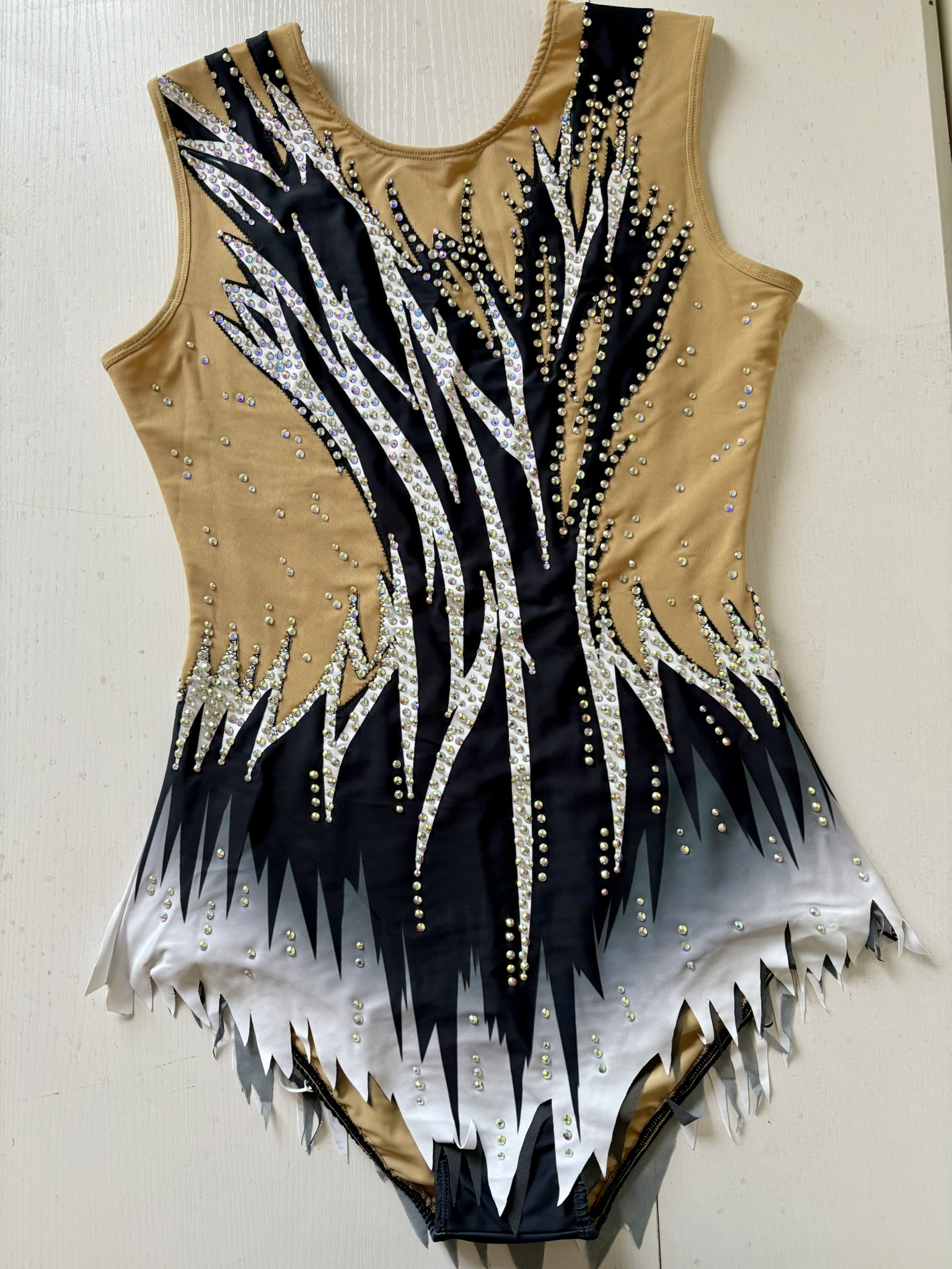 High quality printed competition wear under 300 euros for acrobatics and rhythmic gymnastics.