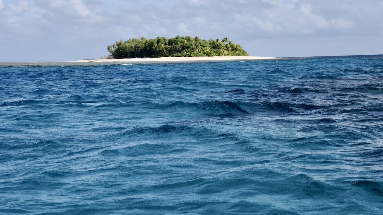 টুভালু- বিশ্বৰ ইতিহাসৰ পৰা হেৰাই যাব খোজা এখন দেশ