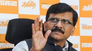 संजय राऊतांनी १२ आमदारांची काळजी सोडावी, त्यांनी करोना रुग्णांची काळजी करावी – देवेंद्र फडणवीस संजय राऊतांनी १२ आमदारांची काळजी सोडावी, त्यांनी करोना रुग्णांची काळजी करावी – देवेंद्र फडणवीस