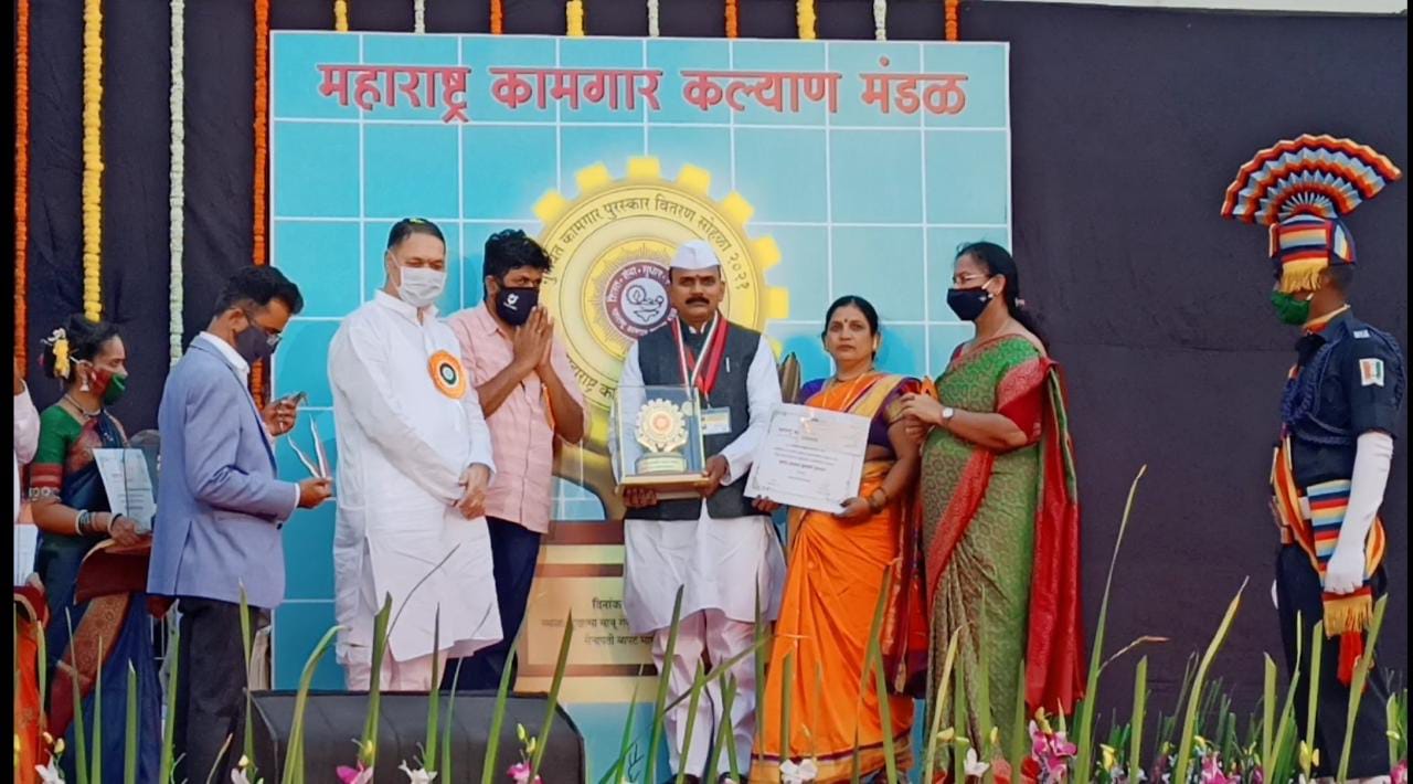 बाळासाहेब बारवकर यांना गुणवंत कामगार कल्याण पुरस्कार प्रदान