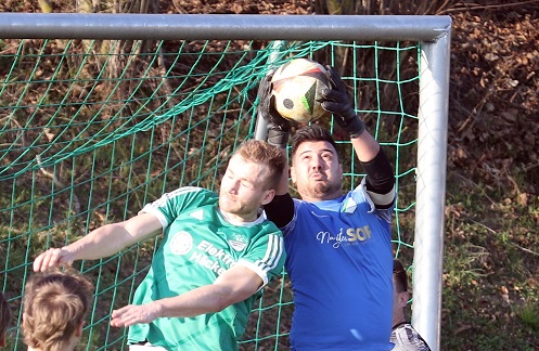 Keine Tore, aber zwei Platzverweise im Oberland-Derby in der Botensteig-Arena – VIELE FOTOS!
