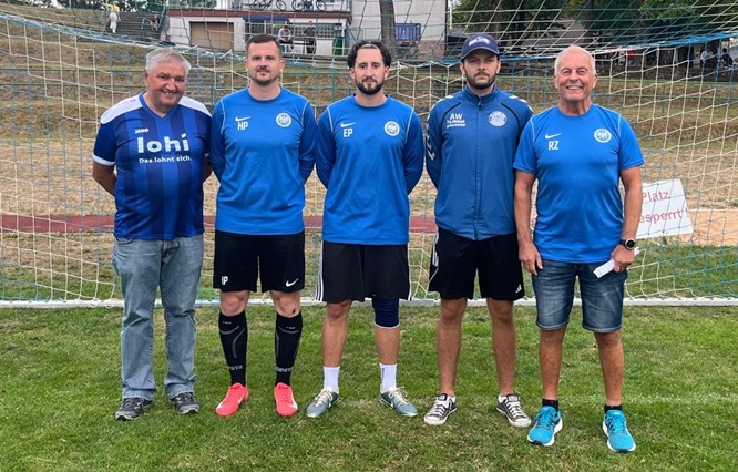 Nun auch auf dem Bild zu sehen: Patrick Hartmann ist neuer Spielertrainer des TV Jahn