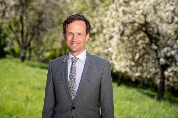 Auf in die dritte Amtszeit: 100 Prozent Zustimmung für Landrat Florian Töpper bei der Nominierungskonferenz in Sennfeld