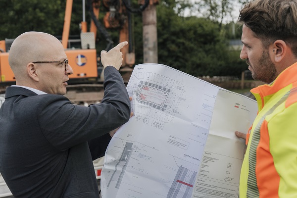 Fräsarbeiten im Zuge der Kanalsanierung: Projekt Stauraumkanal SKO 28 zwischen Kurhausstraße und Kläranlage