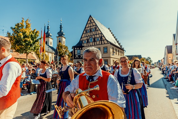 „Rafeld lädt ein!“: Die 160. Kirchweih und mit Erntedankfest in Grafenrheinfeld – MIT 44 TOLLEN FOTOS!