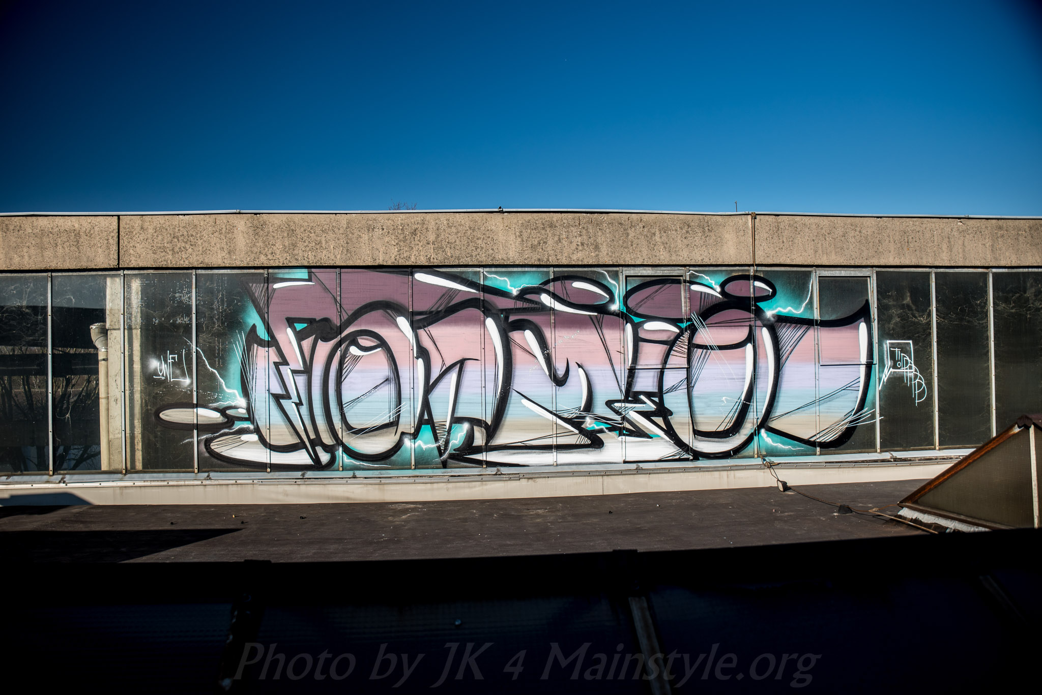 ROCKER, EAT, KES, MAEF, METS, STEM, TOES, SPEED, RESQ, PANIK, SHOWER, KUAPOS, RUFUS, DOIT, ATMO