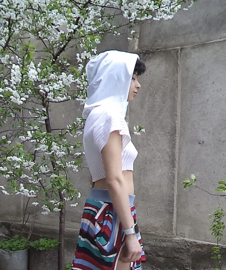 Top blanc capuche