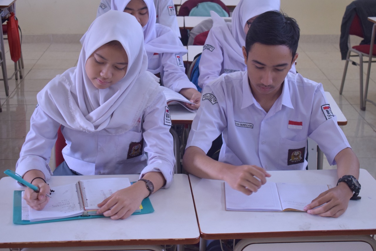 Smk telkom malang adalah pelopor sekolah menengah kejuruan pertama di indonesia di bidang teknologi dan informatika. Sma Telkom Bandung Sekolah Milik Telkom Berbasis Teknologi Disiplin Integritas Dan Religius Majalah Sora