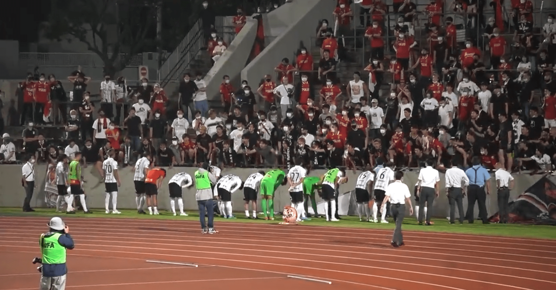 Pemain Urawa Reds Kena ‘Maki Atas Muka’ Selepas Dihumban Keluar Oleh Kelab Ke-18 Dalam J2 League.