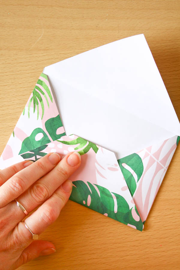 How to make envelopes from wrapping paper