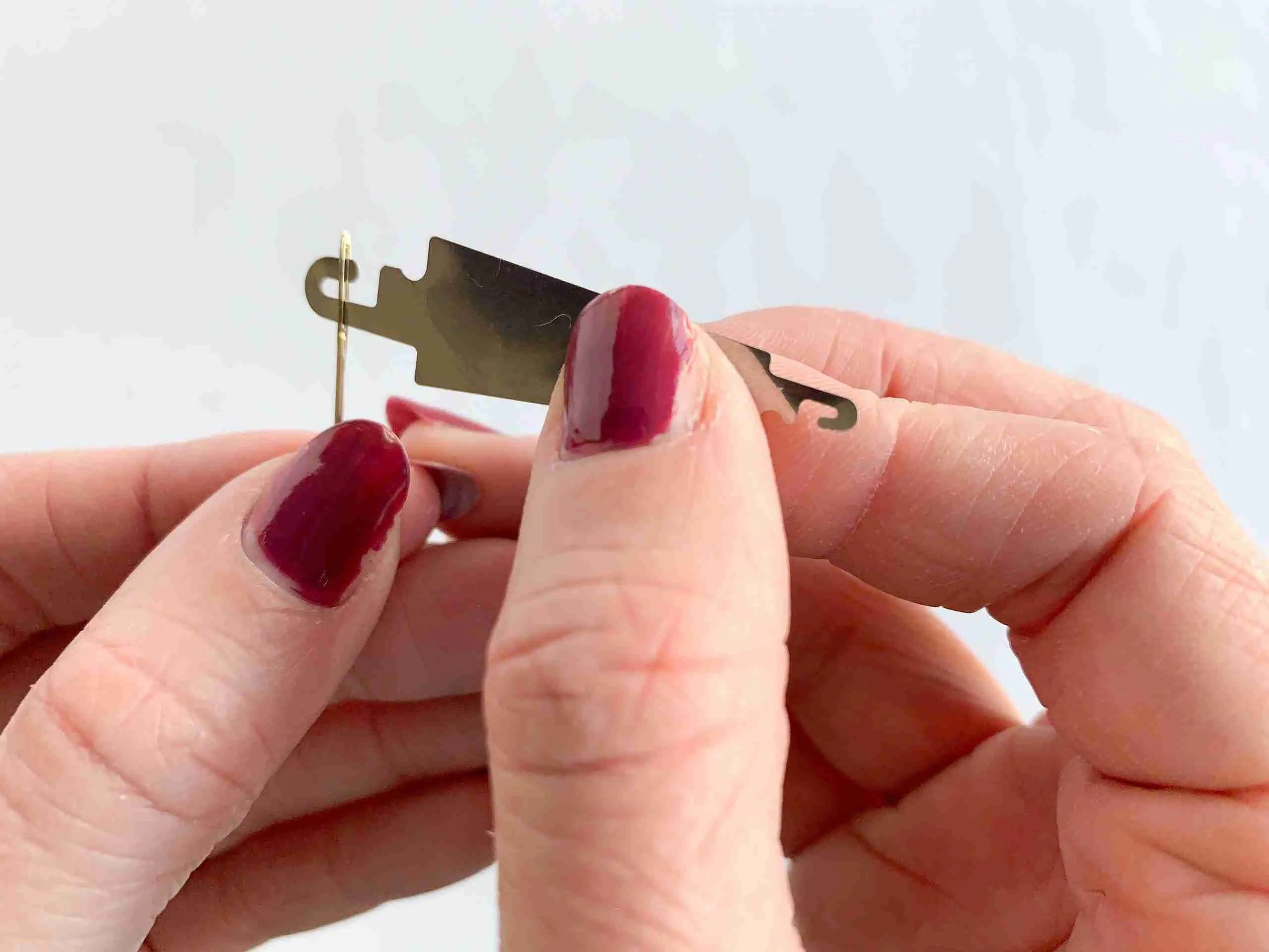 how to thread a needle