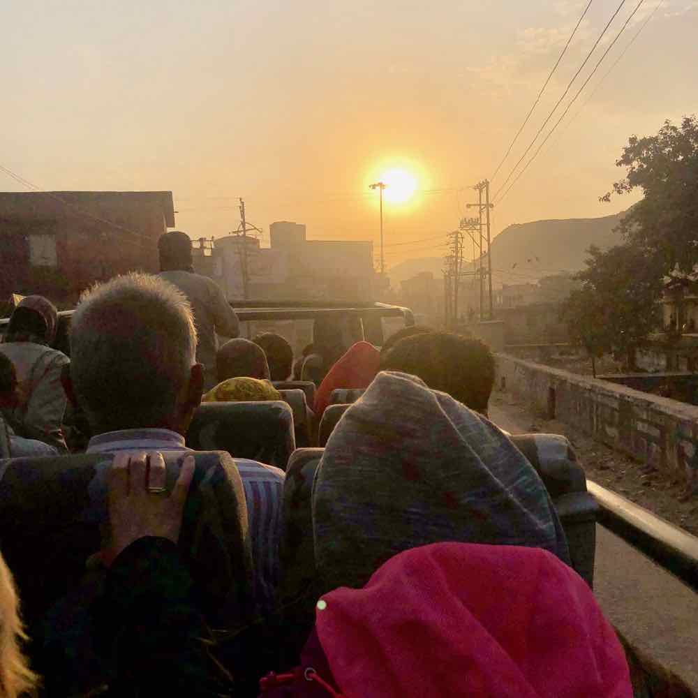 Lever de soleil dans notre Bus- Safari - Ranthambore - Rajasthan - Inde