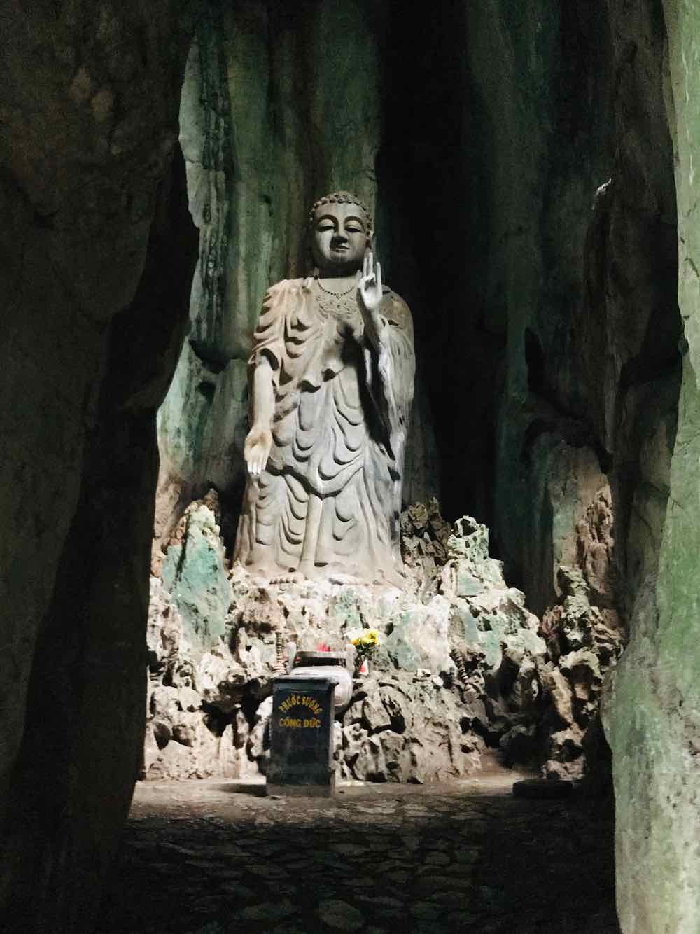 Bouddha dans la grotte - Montagne de marbre - Da Nang - Vietnam