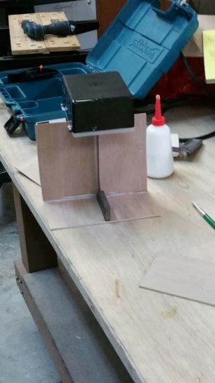 Support for stabilising the wood as it dries