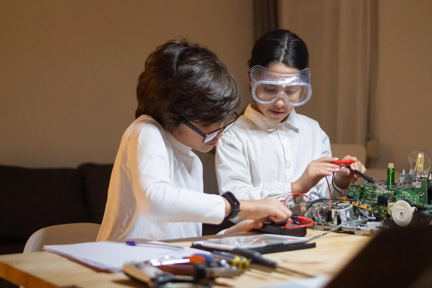 10 STEM Projects That Replace Expensive Tutoring Services