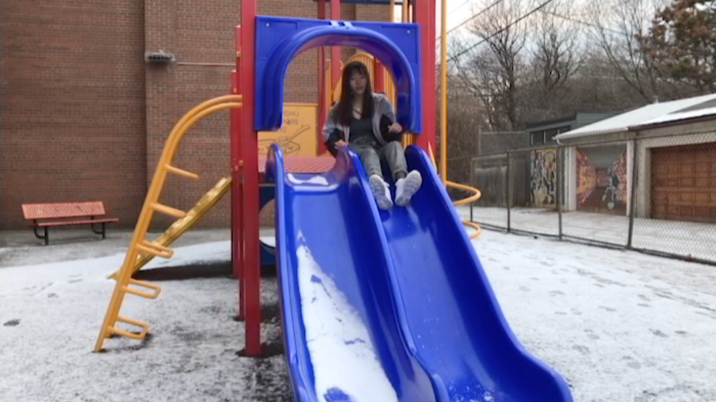 06: Girl abount to go down children’s slide. Long Shot (Bordwell and Thompson, 189) & Deep Space (Block, 16-18).