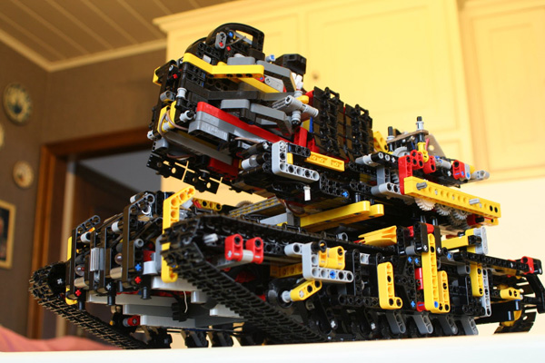 Motorized Lego tank with brick-shooting gun