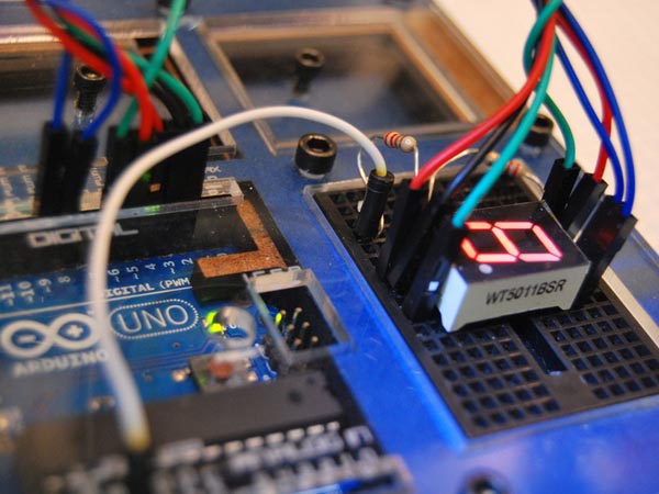 Make: Arduino — Hooking up a 7-Segment LED Display