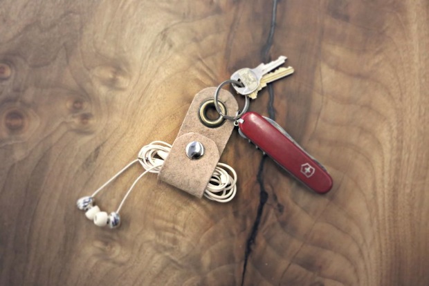 How-To: Earbud Wire Organizer Keychain