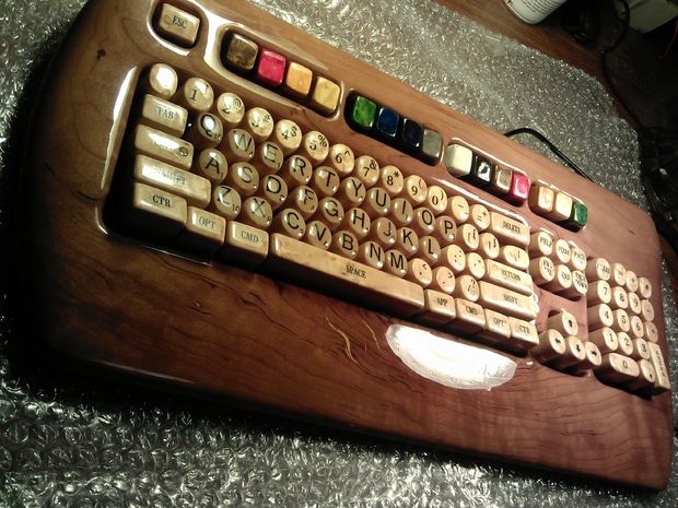 Turning Your Plastic Computer Keyboard Into A Wooden One