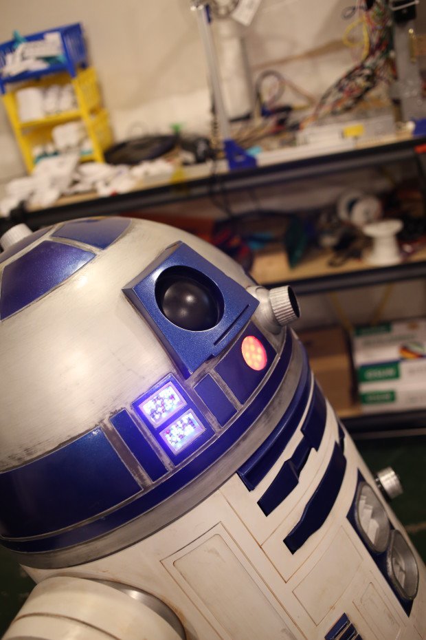 Building a Realistic R2-D2 Replica 