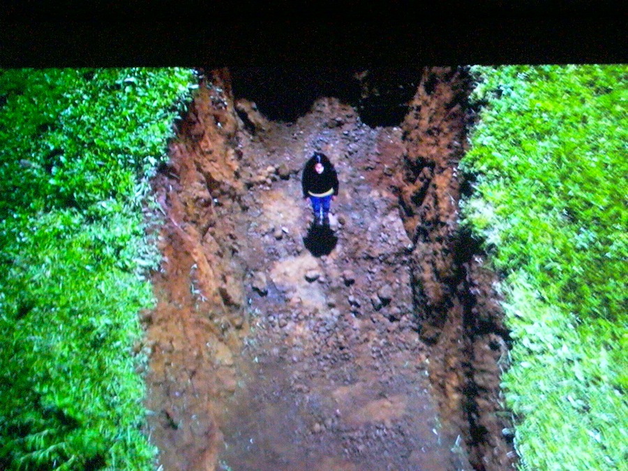 João Onofre, Untitled (N’en finit Plus), Vídeo HD Monocanal, PAL, 16:9, cor, som, 3' 03'' loop.