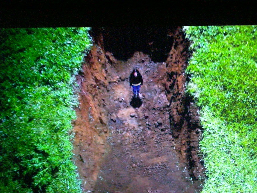 João Onofre, Untitled (N’en finit Plus), Vídeo HD Monocanal, PAL, 16:9, cor, som, 3' 03'' loop.