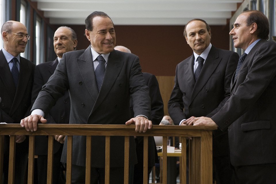 Aernout Mik: Shifting Sitting II (2011). Three channel video installation,digital video. Courtesy: carlier | gebauer, Berlin. Production Photograph: Florian Braun. Courtesy Stedelijk Museum, 2013.