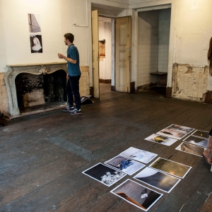 Montagem da exposição Epic Light @ Carpe Diem Arte e Pesquisa, Lisboa. Fotografia: Oxana Ianin & Rebeca Blanco.