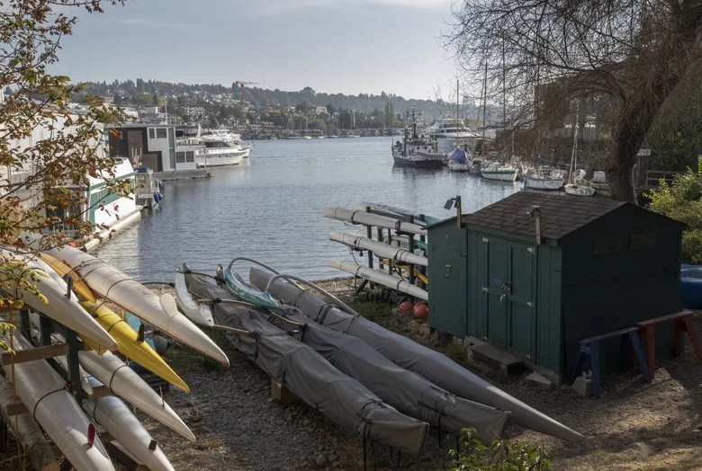 Views of Kayaks of Seattle Water.