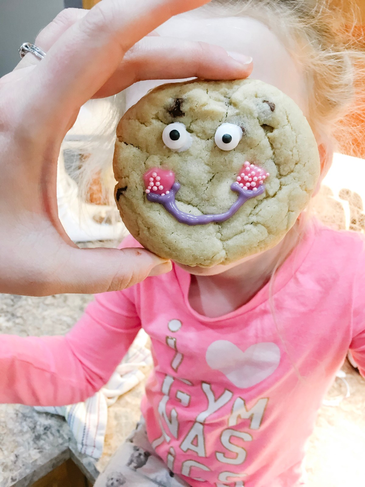 Easy Classroom Birthday Treat - cookie face