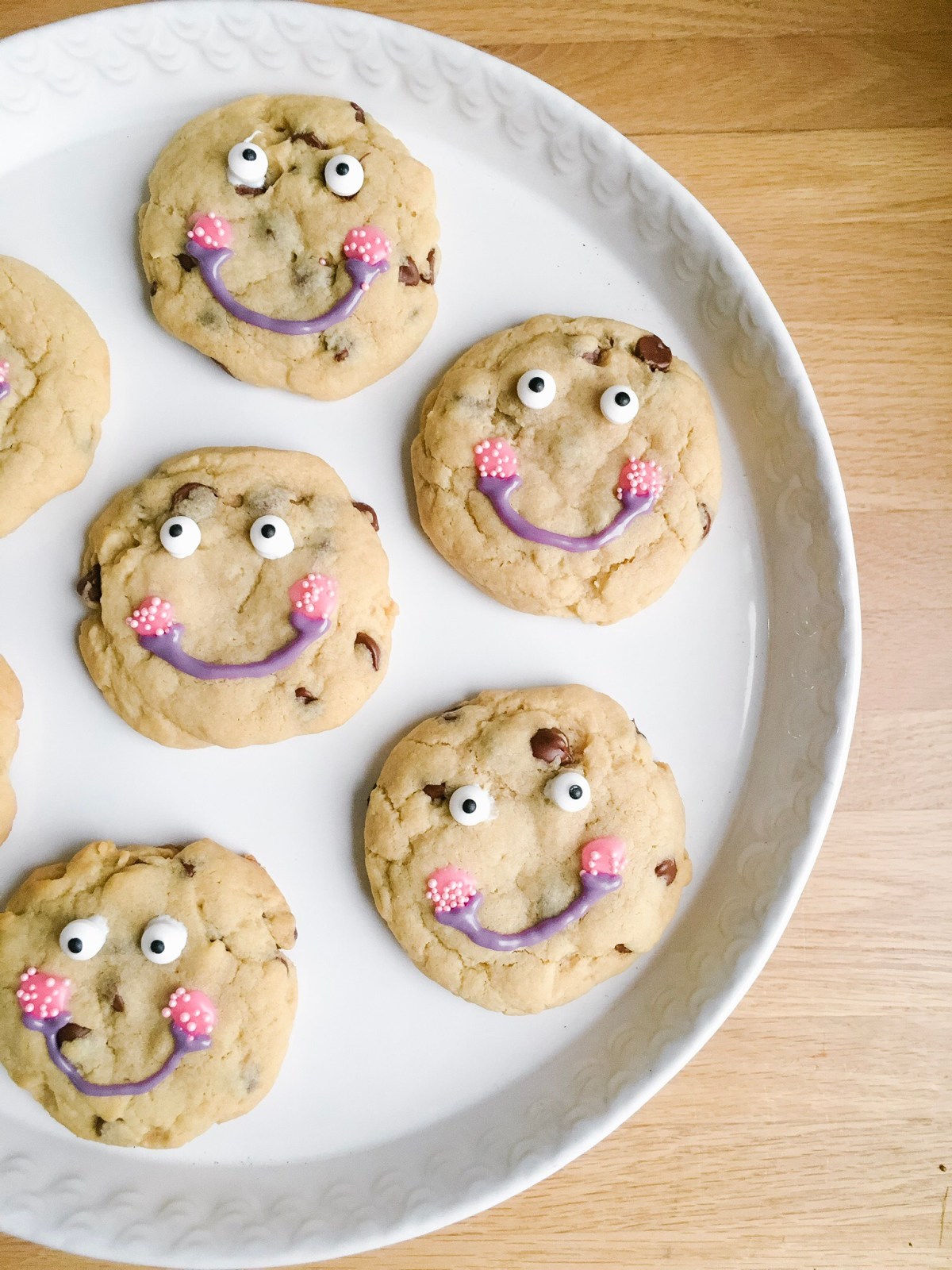 Easy Classroom Birthday Treat - happy face cookies