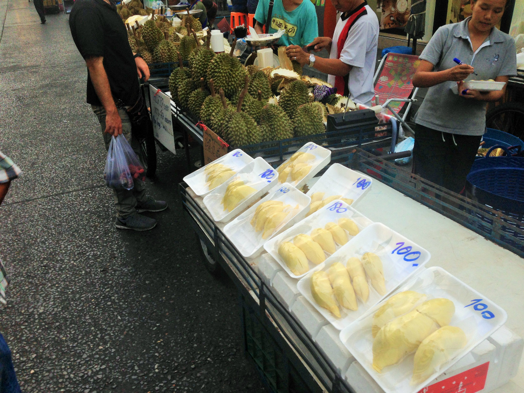 バンコクの屋台のドリアン
