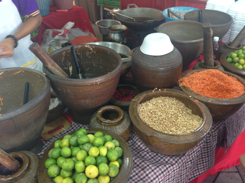 ソムタム等を作る壺