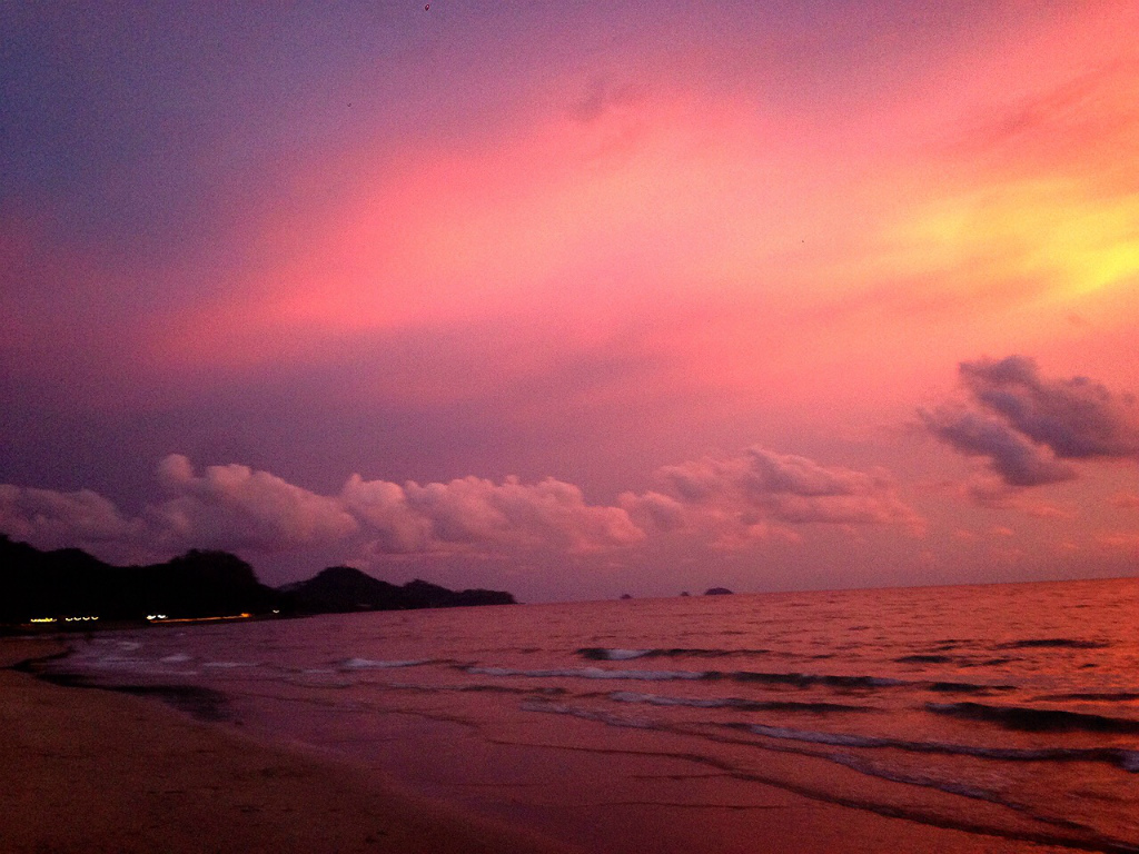 iPhoneで撮影したサイカオビーチの夕焼け