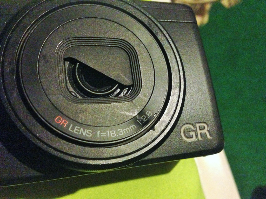 レンズガードが閉まらなくなってしまったGR