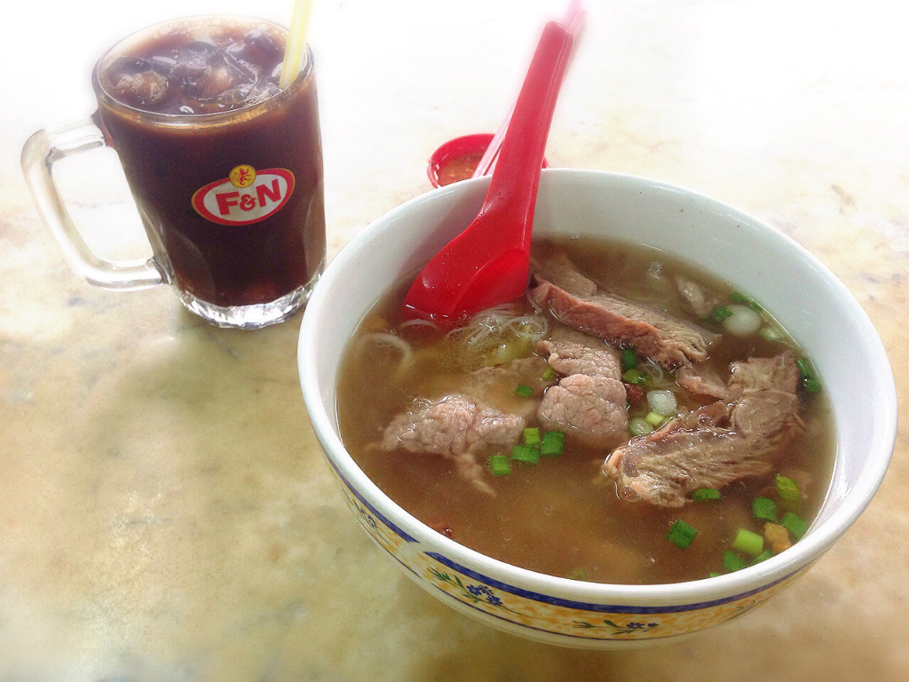 牛肉麺8MRとアイスコーヒー2.1MR