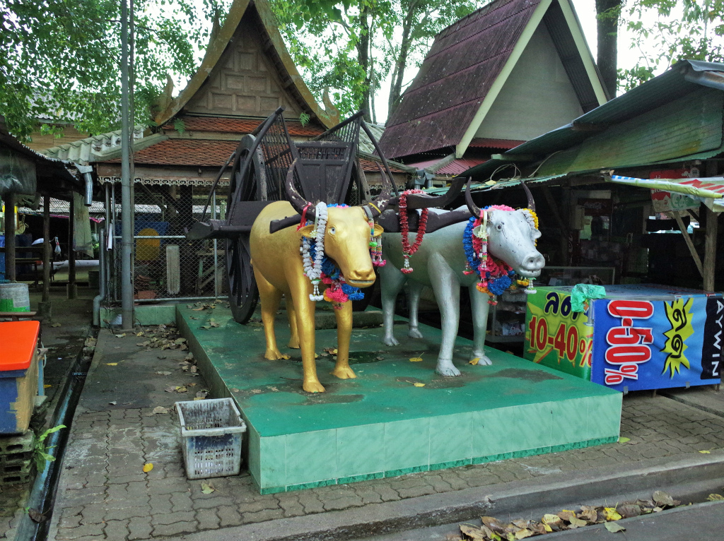 トラートの中国寺の金牛銀牛