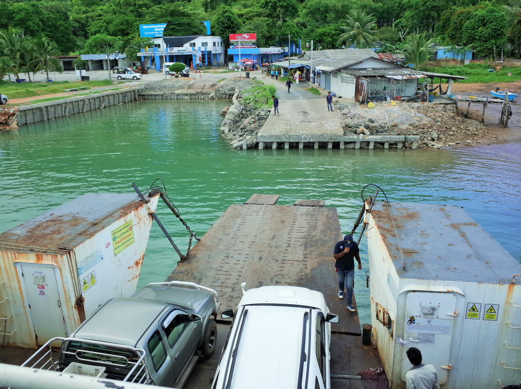 チャーン島フェリー乗り場