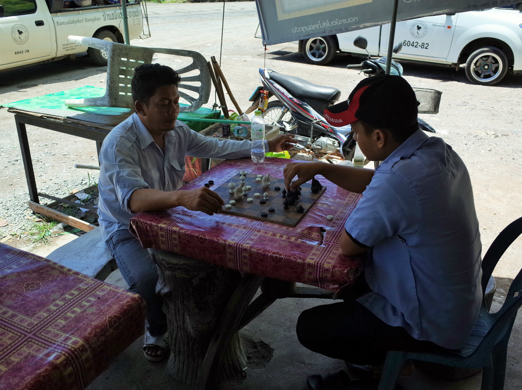 チャーン島のソンテウの運転手